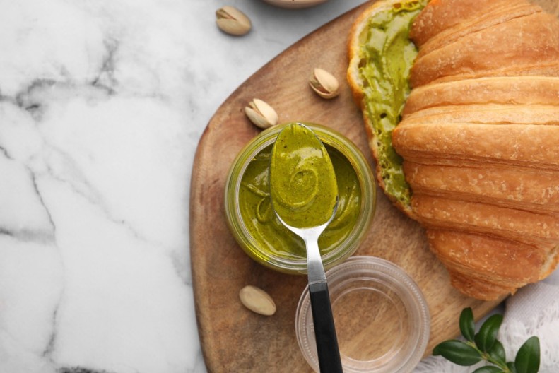 KROASANI SA PISTAĆ KREMOM Mekani kao duša i sočni, ukusa koji govori 1000 jezika