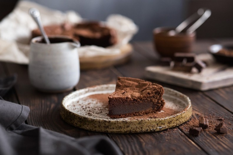 NAJBRŽI ČOKOLADNI KOLAČ Napravi se lako, a pojede brzo, za prave sladokusce