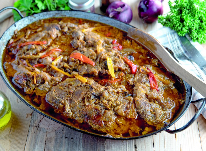 SVINJSKI VRAT SA KAJMAKOM I PAPRIKAMA Gurmanski specijalitet osvaja od prvog zalogaja