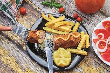 KARAĐORĐEVA ŠNICLA Savršen spoj mesa, kajmaka i tartar sosa, po pravom kafanskom receptu