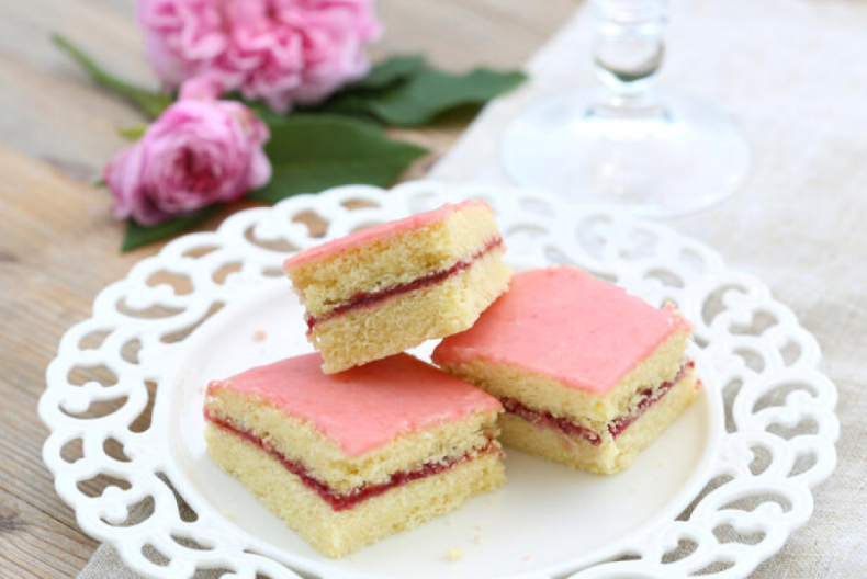 PUNČ KOCKE Neodoljivi desert sa rumom od kog će vam poći voda na usta