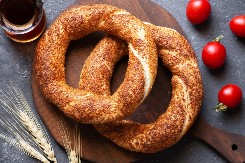 TURSKI SIMIT Hrskavi đevreci koji se slažu sa slanim i slatkim prilozima