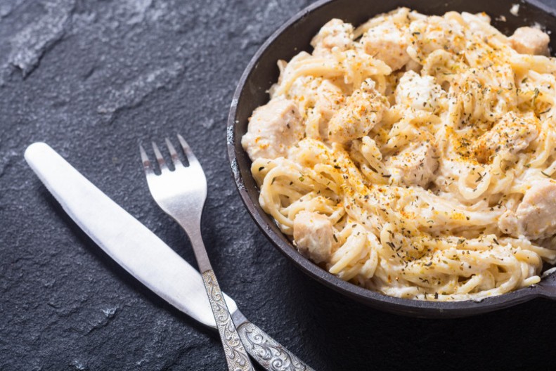 PILEĆA KARBONARA Italijanski specijalitet u savršenom spoju ukusa, prste da poližete