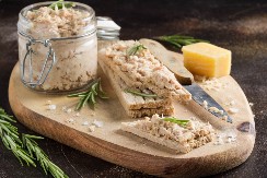 TUNA PAŠTETA POMERA GRANICE DOBROG UKUSA Dodajte uz tostiran hleb ili prilog po želji