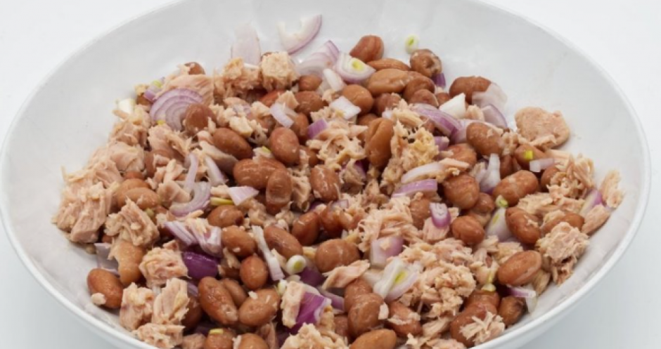 POSNA KIKIRIKI SALATA SA TUNJEVINOM Zasitno i ukusno predjelo koje može da zameni obrok