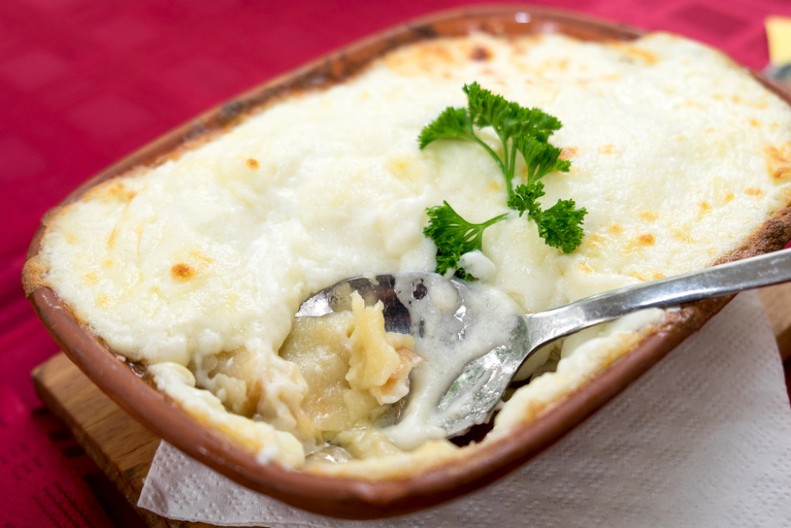 ZAPEČENI MLINCI SA ĆURETINOM Po starom receptu iz mamine sveske, miriše na domaću kuhinju