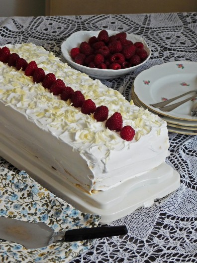 SUZANINA PRINCES VANILA TORTA SAVRŠENA ZA USKRS Očaravajuća poslastica bogatog ukusa za pravo uživanje