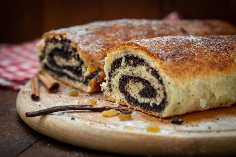 POSNA ŠTRUDLA SA MAKOM Očaravajuća poslastica koja budi sva čula, ukusa koji priča priče