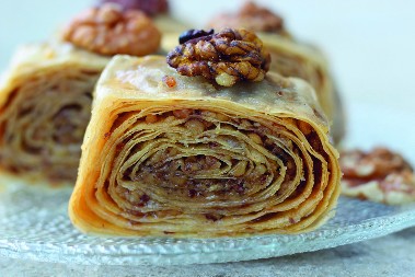 BAKLAVA ROLAT Omiljena poslastica u malo drugačijem izdanju, prste da poližete