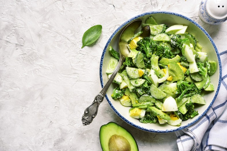 AVOKADO SALATA SA KRASTAVCEM Kremasta i jednostavna za pripremu, a super ide uz razna jela