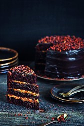 AMBASADOR TORTA ZA ĐURĐEVDAN Starinska poslastica puna oraha i bogatog fila koju će gosti obožavati