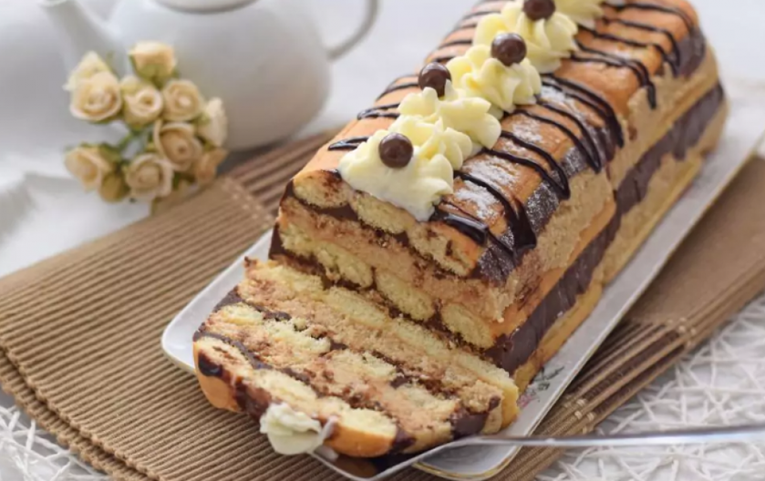 BRZA TORTA SA BANANAMA I PIŠKOTAMA Nema paljenja rerne, a očaravajuća kao da ste pravili satima