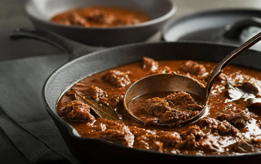 JUNEĆI GULAŠ PO KAFANSKOM RECEPTU Ova dva sastojka mu daju potpuni šmek, bićete iznenađeni koji su