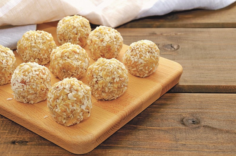 POSNE BANANA KUGLICE SE TOPE U USTIMA Brzinski desert kada vam se jede slatko, a nemate vremena