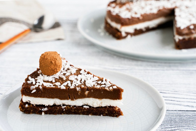 NEPEČENA KOKOS TORTA Raskošna poslastica jednostavne pripreme kojoj nije moguće odoleti