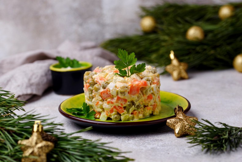 POSNA RUSKA SALATA SA TESTENINOM Savršena za slavsku trpezu, gosti će biti očarani!