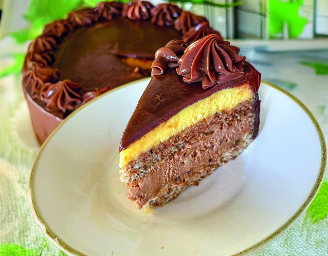 SLAĐINA DINASTIJA TORTA ZA SVE SVEČANE PRILIKE Glamurozna koliko i serija po kojoj je nazvana, a preukusna