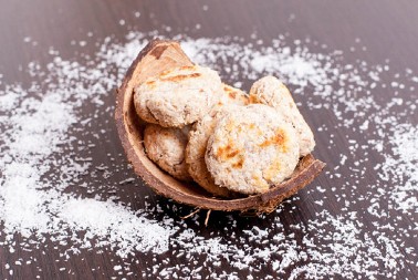 KEKSIĆI OD BADEMA I KOKOSA Uživajte u hladnim danima uz ovu poslasticu, a klinci će biti posebno oduševljeni!