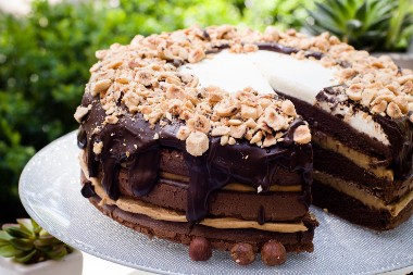 ČOKO-VANILA TORTA Fantastičan spoj nežnosti u kome ćete uživati, savršena poslastica za sve