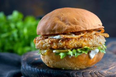 BURGER OD LOSOSA Sprema se za samo 20 minuta, a ukus je kao iz najboljeg restorana