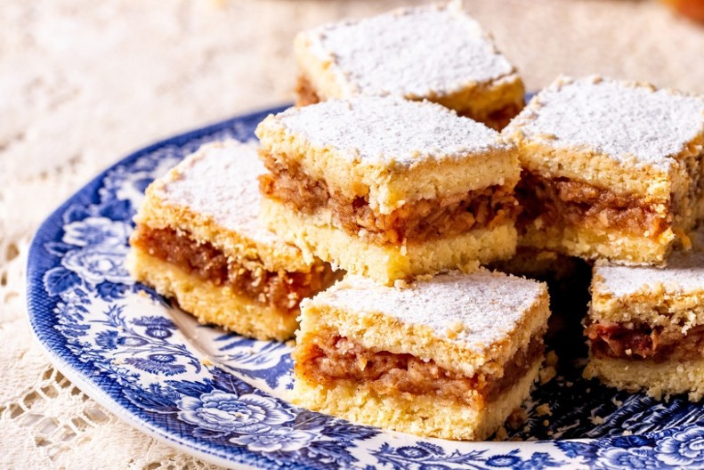 PITA SA JABUKAMA Mekana kao pamuk i neodoljiva, svaki zalogaj je raj za sladokusce