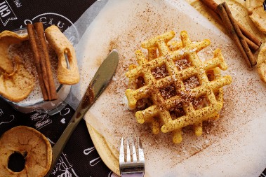 NEODOLJIVI BAKIN KOLAČ SA CIMETOM Sočni desert koji budi uspomene na dane detinjstva