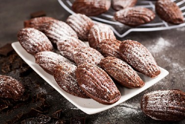 ČOKOLADNI KEKSIĆI KOJE ĆE DECA OBOŽAVATI Sočni i preukusni, nećete moći ni vi da im odolite!