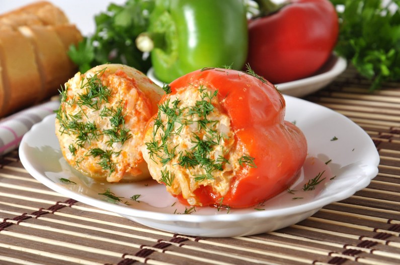 ZAPEČENE PAPRIKE PUNJENE SIROM Lako se prave, a toliko su ukusne da svi traže dodatak!