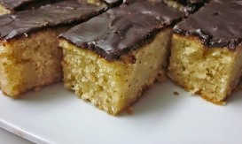 KOLAČ SA JABUKAMA I GRIZOM Mere su na šolje, pa se lako i brzo pravi