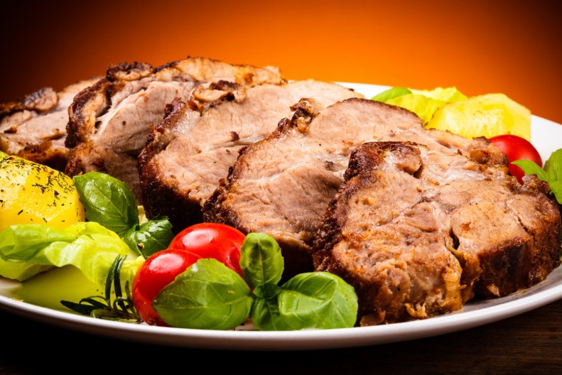 UKUSAN I SOČAN MESNI RUČAK ZA PRAVI GURMANSKI UŽITAK Neodoljiv specijalitet koji osvaja na prvi zalogaj