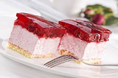 RUŽIČASTA DAMA Kolač koji osvežava u ovim zimskim danima, penast i vazdušast, pravi zimski sladoled