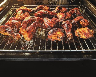 SLASNA KRILCA IZ RERNE Savršeno hrskava, a meso se lepi za prste