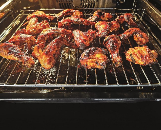 SLASNA KRILCA IZ RERNE Savršeno hrskava, a meso se lepi za prste