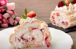 BELI ROLAT SA MALINAMA Očaravajući desert raspametiće i one koji ne vole slatko, nikad kremastiji