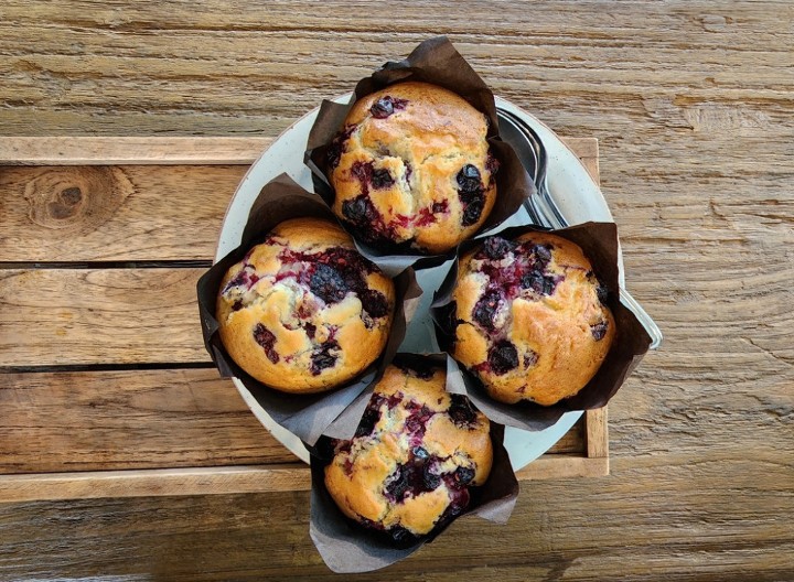 MAFINI SA BOROVNICAMA I BELOM ČOKOLADOM Voćni desert savršen za iznenadne goste, pravi se lako, a smaže začas