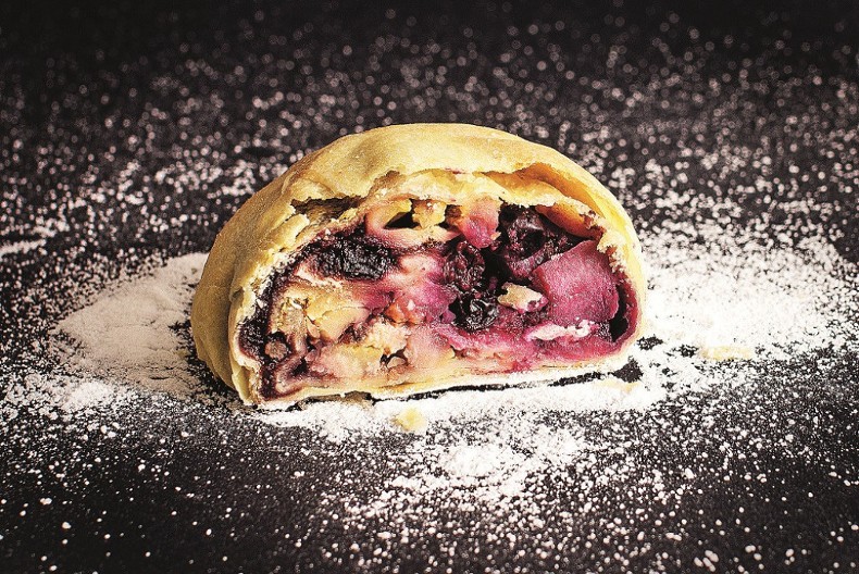 PITA SA BOROVNICAMA I KISELIM MLEKOM Rapsodija ukusa u svakom zalogaju, ovakvu do sada niste jeli