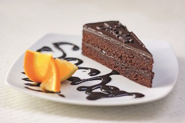 NEODOLJIVA ZAHER TORTA U savršenom spoju marmelade i čokolade, za sve svečane prilike i važne datume