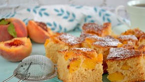 ŽUTI KOLAČ SA BRESKVAMA Osvežavajući desert gotov za pola sata, kao osmišljen za kraj radne nedelje