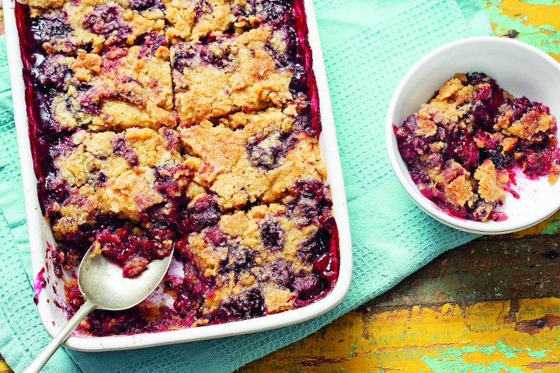 BRZI KOLAČ S KUPINAMA Fenomenalni voćni desert kao osmišljen za vrele, letnje dane
