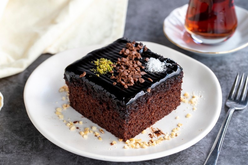 TURSKI MOKRI KOLAČ Recept je na čaše, pa je gotov za 30 minuta, a prosto se topi u ustima!