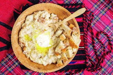 ZABORAVLJENA HRANA IZ DETINJSTVA KOJI GREJE DUŠU Recept za poparu sa čvarcima, izuva iz cipela, miriše neverovatno