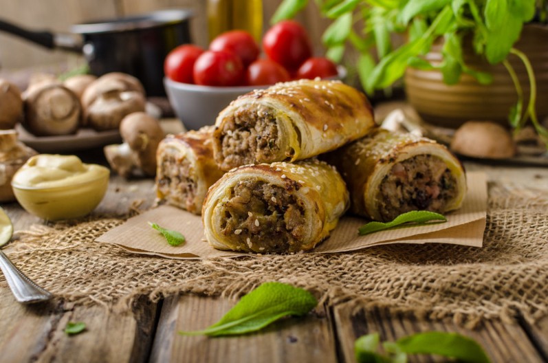 JEDNOSTAVNE PITICE SA PEČURKAMA Mogu da budu posne na ulju ili vodi, a razgrabiće se čim se postave