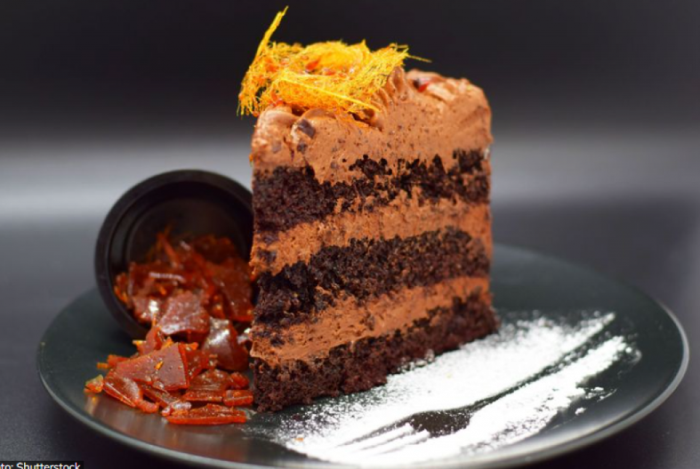 KARAMEL TORTA SA ČOKOLADOM I ORASIMA Poćiće vam voda na usta koliko je ukusna, nema joj ravne