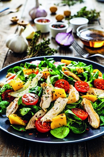 CEZAR SALATA ZA LINIJU IZ SNOVA Bićete dugo siti, a savršena za vrele letnje dane