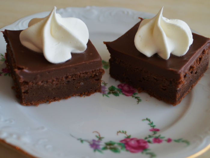 RUM KOLAČ ZA SVE PRILIKE Pravi se maltene sam, a polizaćete i tanjir koliko je ukusan