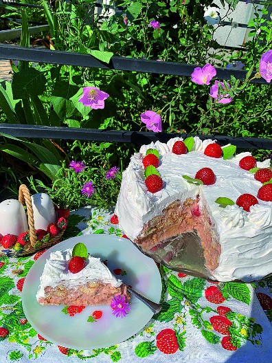 KATARININA BRZA KEKS TORTA SA VOĆEM ZA PRAVE SLADOKUSCE A pravi se maltene sama