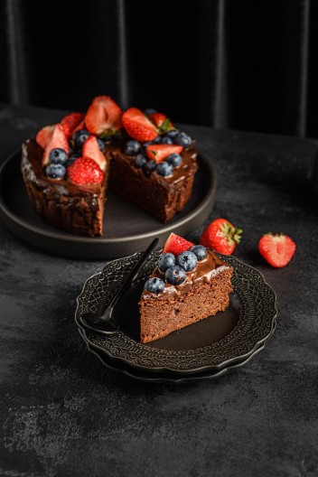 JEDNOSTAVNA ČOKOLADNA TORTA Samo dva sastojka, a nemoguće je zaustaviti se na jednom parčetu