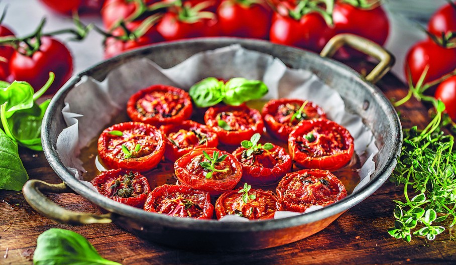 PEČENI PARADAJZ SA PARMEZANOM Lagano letnje jelo koje će vas oduševiti ukusom