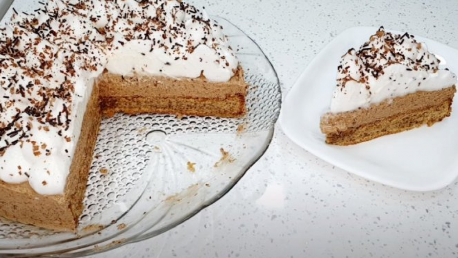 NAJBRŽA KEKS TORTA SA JOGURTOM Gotova dok pristavite kafu, a i dupla mera će biti malo