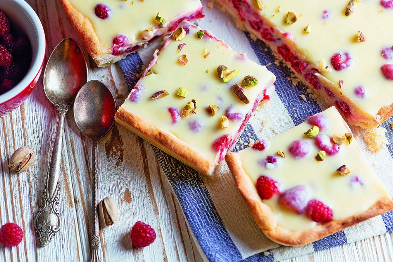 NEODOLJIVI TART SA BELOM ČOKOLADOM Pravi se maltene sam, a polovina nestane dok trepnete